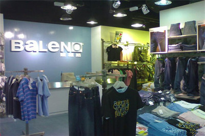 如何成功開設(shè)和管理服裝鞋帽連鎖零售店